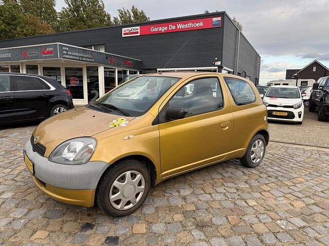 Geel Gebruikt 1999 Toyota Yaris Terra Hatchback | € 950 (Eerlijke prijs) - Afbeelding 1/4