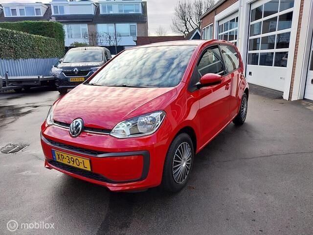 Rood Gebruikt 2019 VW up! move up! Hatchback | € 9.150 (Goede deal) - Afbeelding 1/4