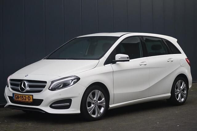 Wit Occasion 2015 Mercedes B180 Ambition MPV | € 12.750 (Eerlijke prijs) - Afbeelding 1/4