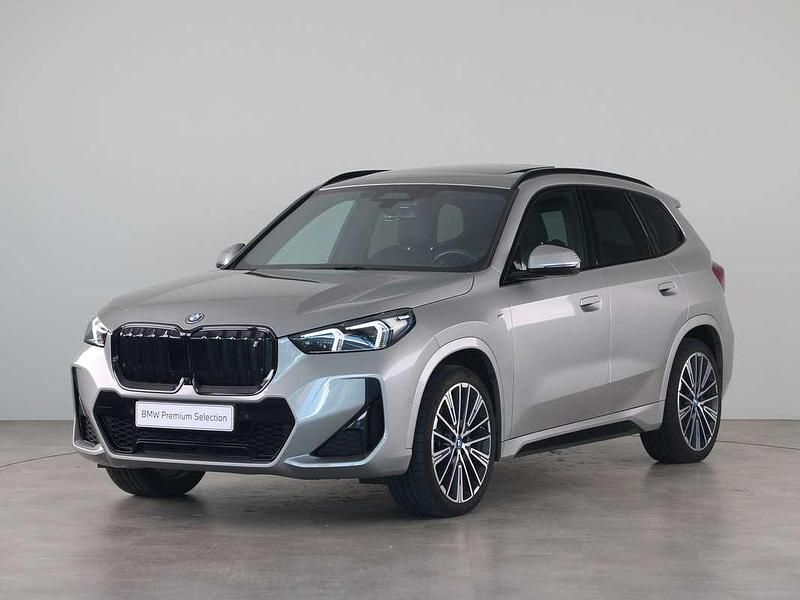 Grijs Occasion 2023 BMW iX1 M Sport SUV | € 39.450 (Eerlijke prijs) - Afbeelding 1/4
