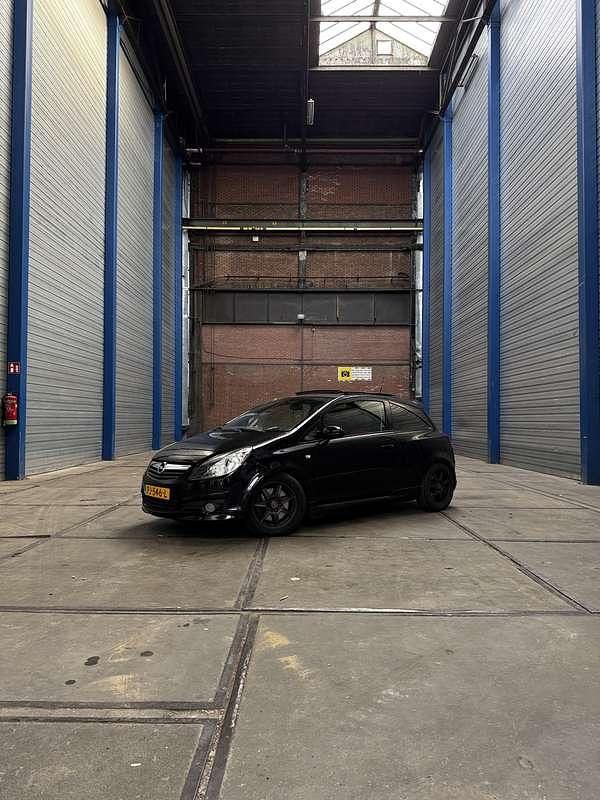 Zwart Gebruikt 2008 Opel Corsa Hatchback | € 4.500 (Goede deal) - Afbeelding 1/4