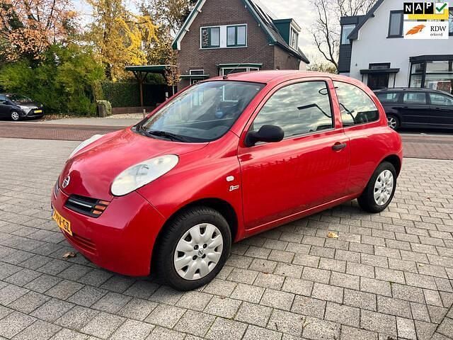 Rood Gebruikt 2004 Nissan Micra Hatchback | € 1.399 (Eerlijke prijs) - Afbeelding 1/4