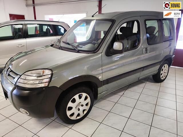 Groen (metallic) Occasion 2004 Peugeot Partner MPV | € 1.950 (Eerlijke prijs) - Afbeelding 1/4