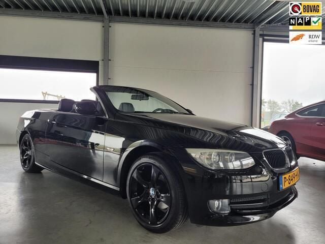 Zwart Gebruikt 2010 BMW 320 Cabriolet Comfort Edition Cabriolet | € 10.950 (Goede deal) - Afbeelding 1/4