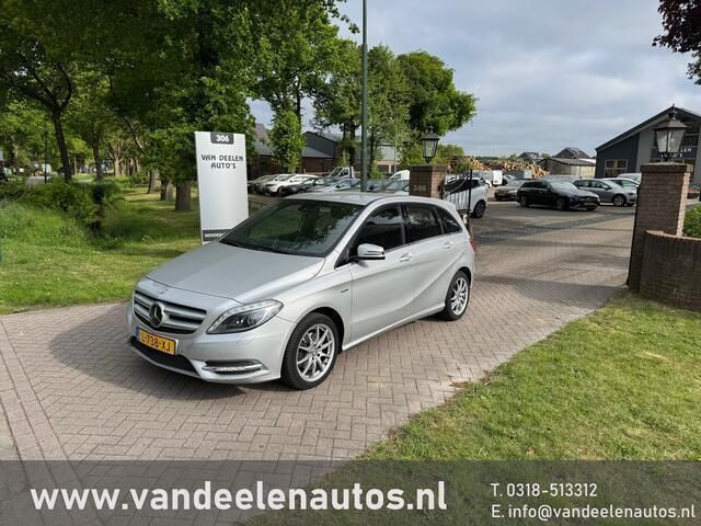 Grijs Gebruikt 2012 Mercedes B180 MPV | € 10.950 (Eerlijke prijs) - Afbeelding 1/4