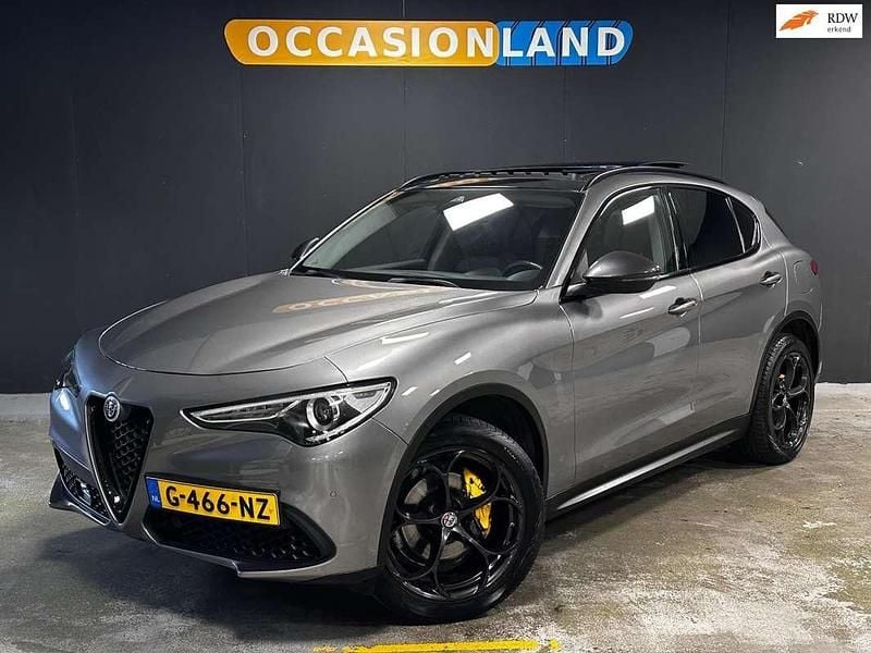 Grijs Gebruikt 2017 Alfa Romeo Stelvio Super SUV | € 19.900 (Super prijs) - Afbeelding 1/4