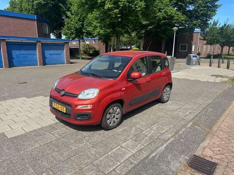 Rood, metallic lak Gebruikt 2015 Fiat Panda Hatchback | € 3.600 (Super prijs) - Afbeelding 1/4