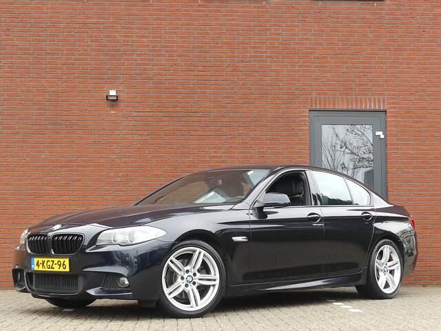 Zwart Occasion 2013 BMW 520 Executive Sedan | € 11.950 (Goede deal) - Afbeelding 1/4