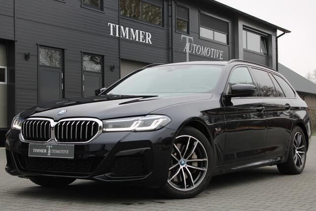 Zwart Gebruikt 2023 BMW 530e Executive Stationwagen | € 43.900 (Goede deal) - Afbeelding 1/4
