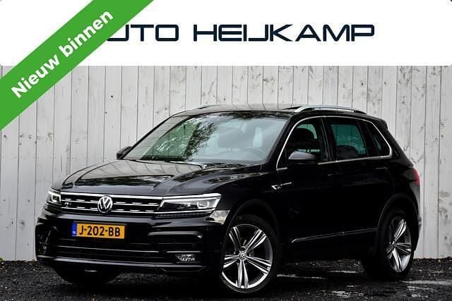 Zwart Gebruikt 2020 VW Tiguan Highline SUV | € 27.950 (Eerlijke prijs) - Afbeelding 1/4