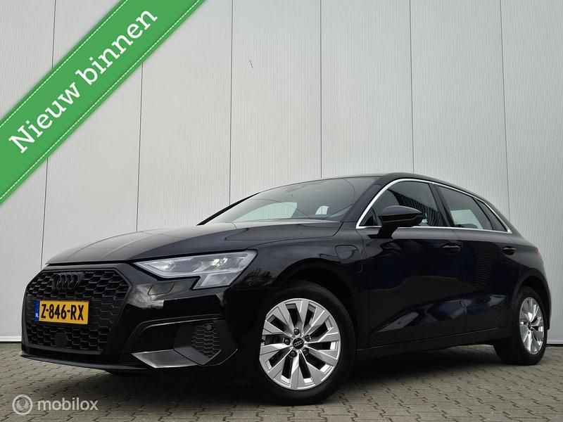 Zwart Gebruikt 2023 Audi A3 Sportback Hatchback | € 28.940 (Super prijs) - Afbeelding 1/4
