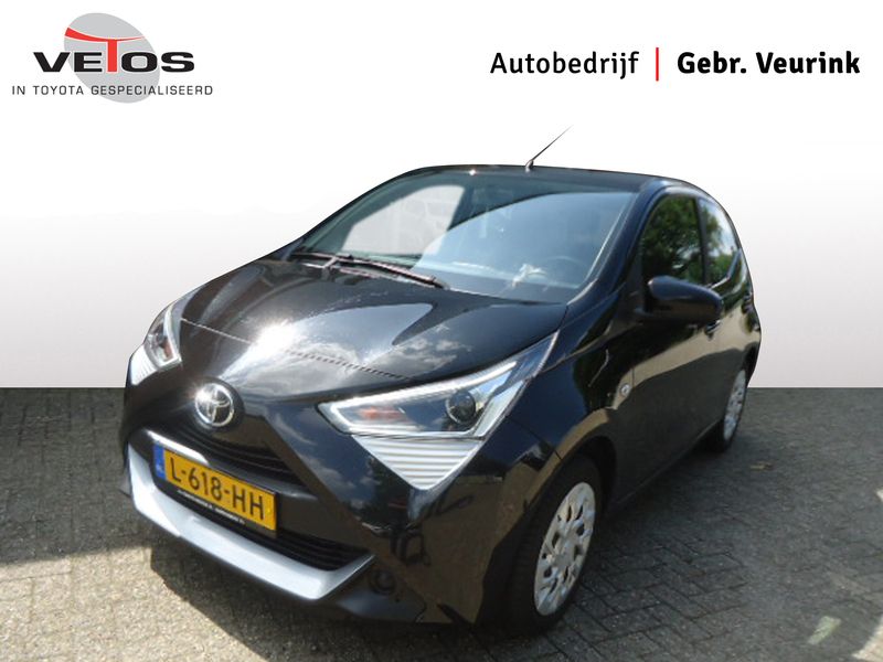 Zwart Gebruikt 2021 Toyota Aygo X-play Hatchback | € 12.950 (Duur) - Afbeelding 1/4