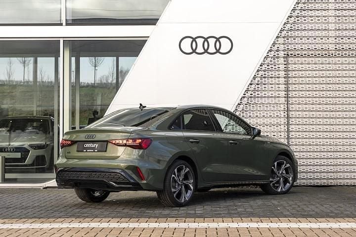 Nieuw Audi A3 Ambiente 116 PK (85 kW) 2025 Groen (metallic) Sedan