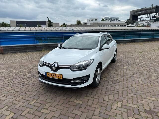 Wit Gebruikt 2014 Renault Mégane GrandTour Expression Stationwagen | € 3.950 (Eerlijke prijs) - Afbeelding 1/4