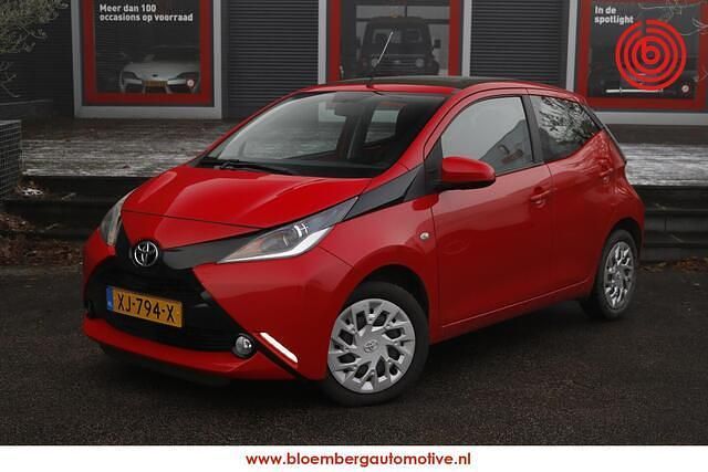 Occasion Toyota Aygo X-clusiv 69 PK (50 kW) 2015 Rood Hatchback