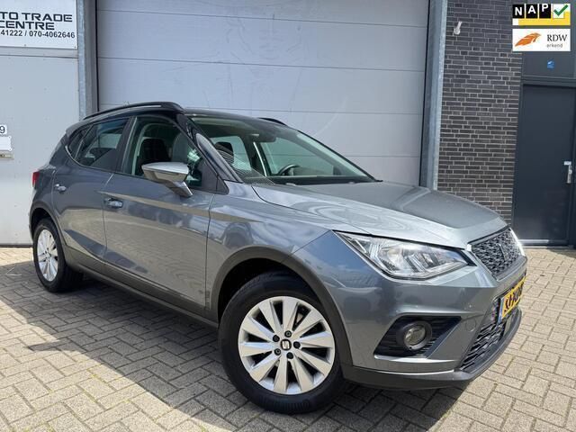 Grijs Gebruikt 2018 Seat Arona Style SUV | € 11.450 (Eerlijke prijs) - Afbeelding 1/4