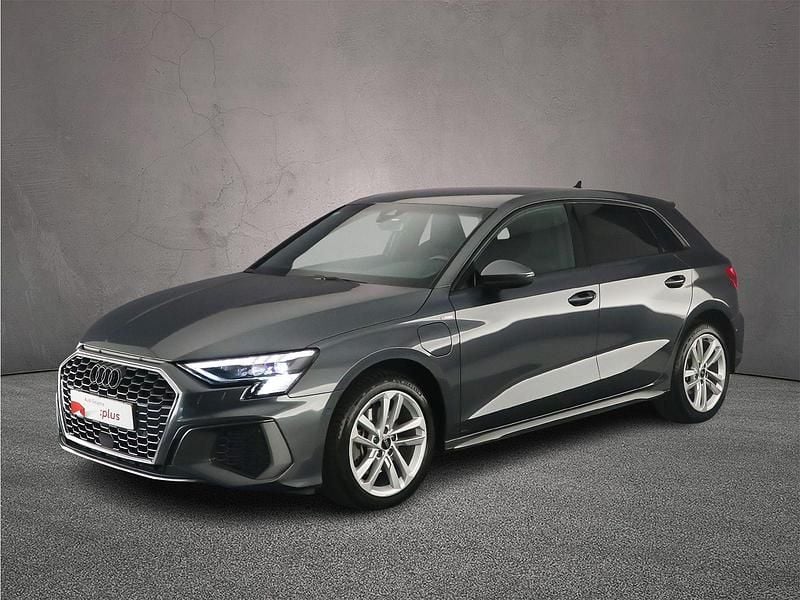 Grijs Gebruikt 2023 Audi A3 Sportback e-tron Advanced Hatchback | € 34.900 (Iets duurder) - Afbeelding 1/4