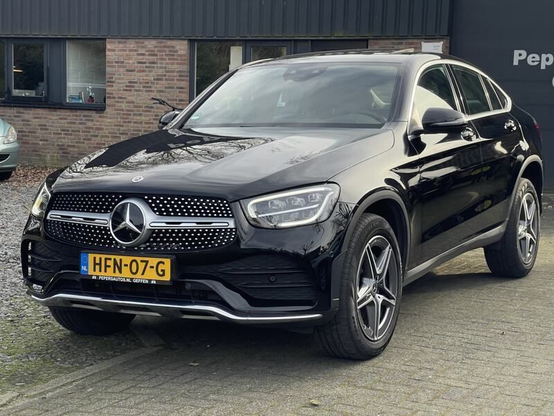 Zwart Gebruikt 2021 Mercedes GLC300 Business Coupé | € 49.950 (Goede deal) - Afbeelding 1/4