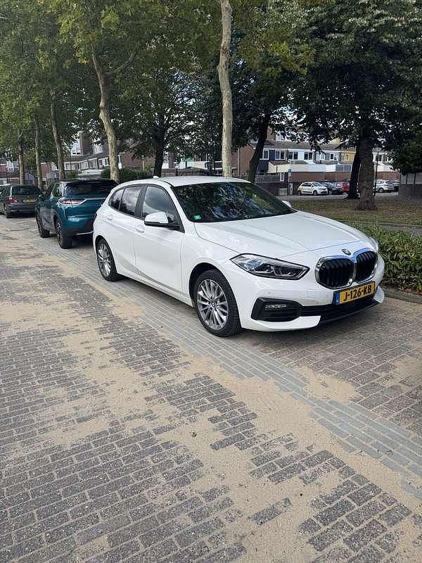 Wit Gebruikt 2020 BMW 120 Hatchback | € 17.000 - Afbeelding 1/4