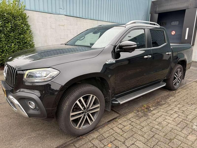 Zwart (metallic) Gebruikt 2019 Mercedes X350 Pickup | € 39.900 - Afbeelding 1/4
