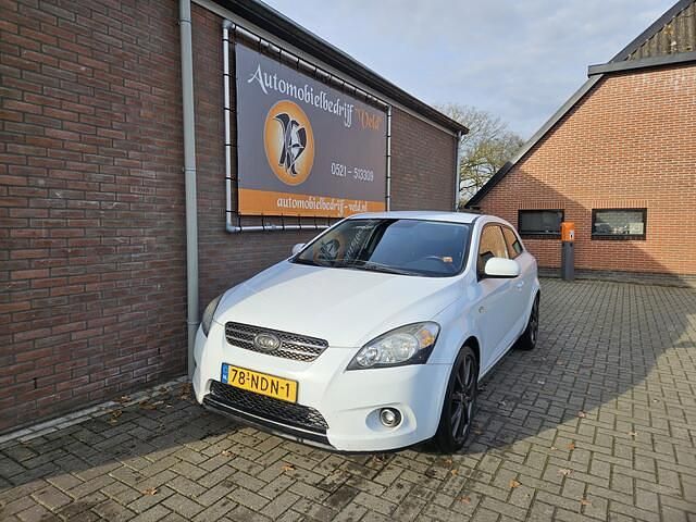 Wit Gebruikt 2010 Kia ProCeed Hatchback | € 1.445 (Eerlijke prijs) - Afbeelding 1/4