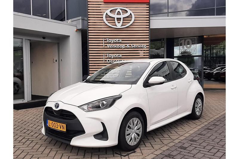 Wit Gebruikt 2021 Toyota Yaris Hybrid Business Edition Hatchback | € 19.339 (Eerlijke prijs) - Afbeelding 1/1