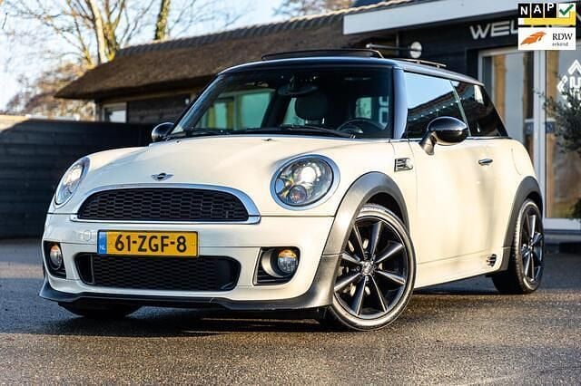 Wit Occasion 2012 Mini John Cooper Works Hatchback | € 7.950 (Super prijs) - Afbeelding 1/4