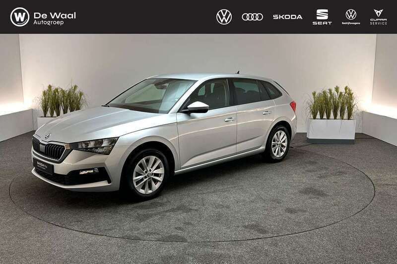Zilver Gebruikt 2023 Skoda Scala Ambition Hatchback | € 18.895 (Eerlijke prijs) - Afbeelding 1/3
