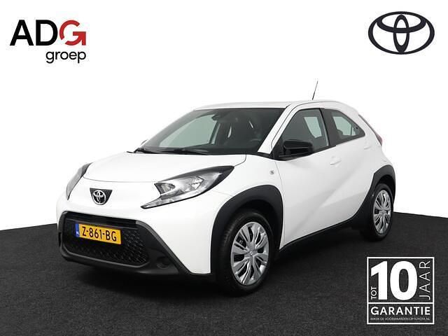 Wit Gebruikt 2024 Toyota Aygo Play Hatchback | € 18.450 (Eerlijke prijs) - Afbeelding 1/4