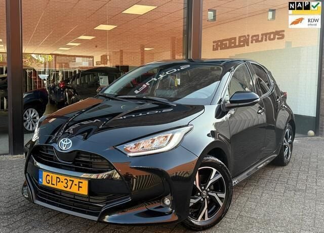 Zwart Gebruikt 2024 Toyota Yaris Edition Hatchback | € 24.440 (Eerlijke prijs) - Afbeelding 1/4