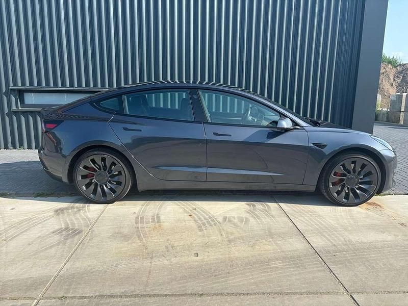 Grijs Gebruikt 2021 Tesla Model 3 Performance Sedan | € 30.950 (Eerlijke prijs) - Afbeelding 1/4
