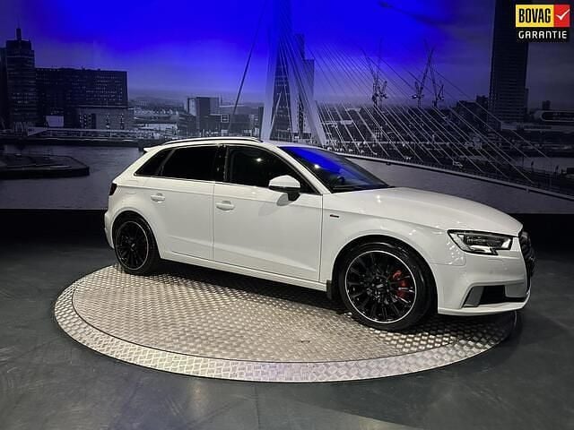 Hatchback Gebruikt 2018 Audi A3 Sportback Design Hatchback | € 19.795 (Eerlijke prijs) - Afbeelding 1/4