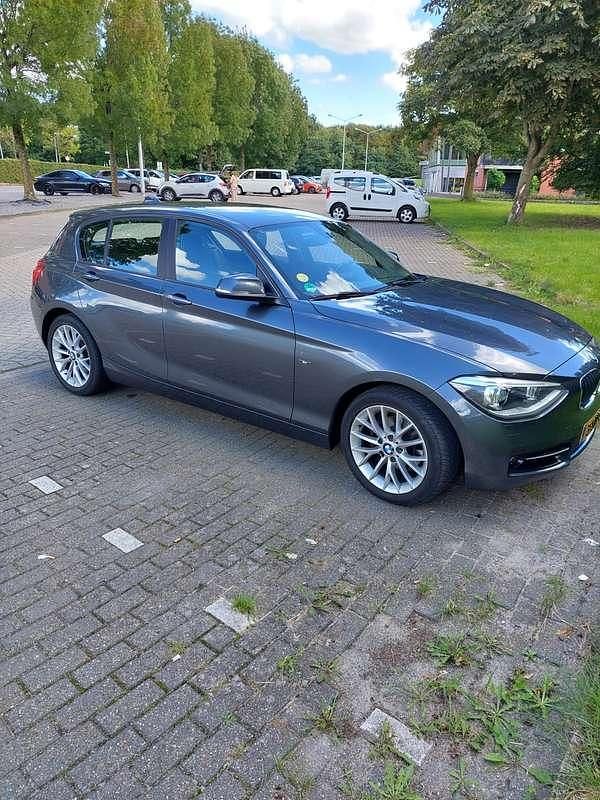 Grijs Occasion 2013 BMW 120 Executive Hatchback | € 8.500 (Super prijs) - Afbeelding 1/4