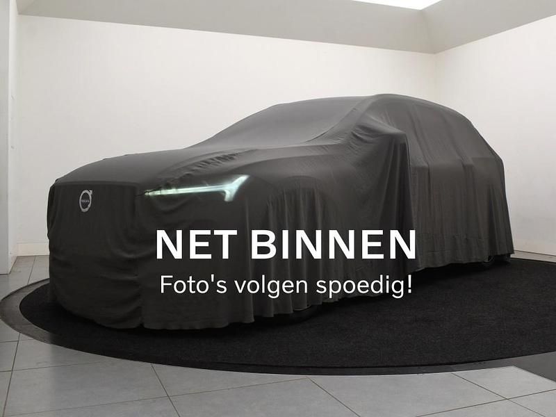 Zwart Gebruikt 2022 Volvo XC40 R-Design SUV | € 32.900 (Eerlijke prijs) - Afbeelding 1/1