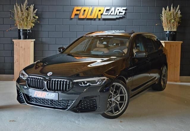 Zwart, metallic lak Gebruikt 2023 BMW 530e Comfort Edition Stationwagen | € 54.850 (Duur) - Afbeelding 1/4