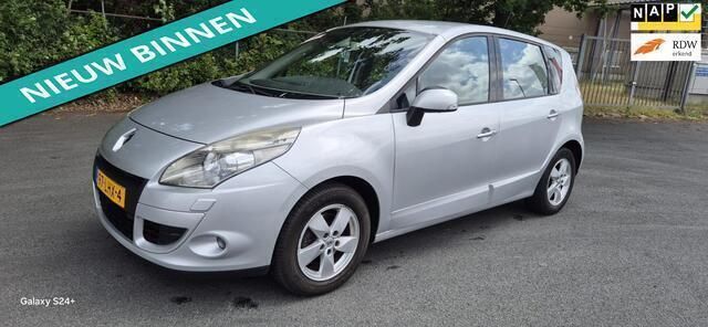 Grijs, metallic lak Gebruikt 2010 Renault Scénic III Dynamique MPV | € 4.499 (Eerlijke prijs) - Afbeelding 1/4