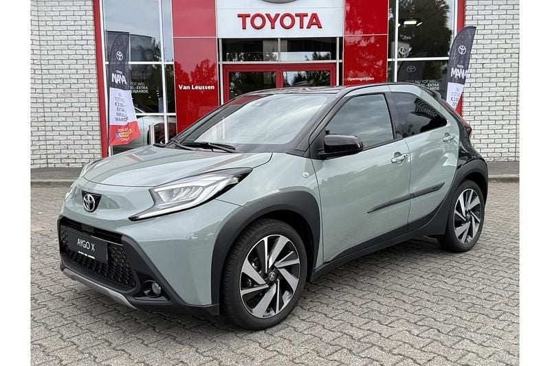 Groen Gebruikt 2024 Toyota Aygo X Premium SUV | € 23.499 - Afbeelding 1/1