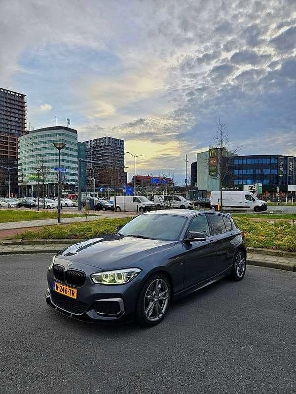 Grijs Gebruikt 2017 BMW M140 M Sport Hatchback | € 27.500 (Eerlijke prijs) - Afbeelding 1/4