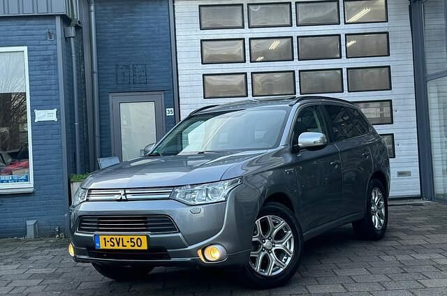 Grijs Occasion 2013 Mitsubishi Outlander Instyle SUV | € 8.995 (Eerlijke prijs) - Afbeelding 1/4