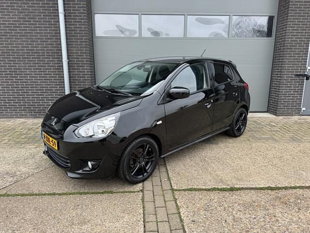Zwart Occasion 2015 Mitsubishi Space Star Hatchback | € 4.450 (Eerlijke prijs) - Afbeelding 1/4