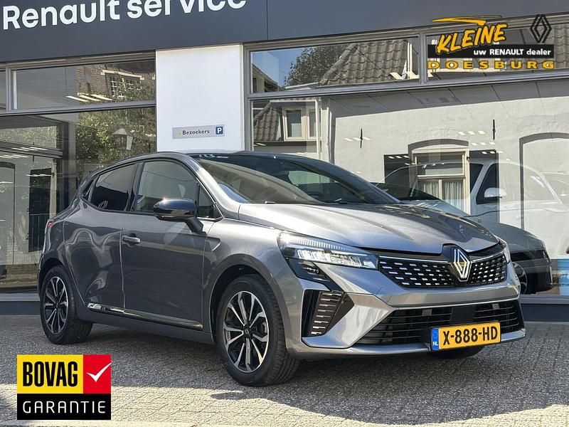 Grijs Gebruikt 2023 Renault Clio V Techno Hatchback | € 24.095 (Iets duurder) - Afbeelding 1/3
