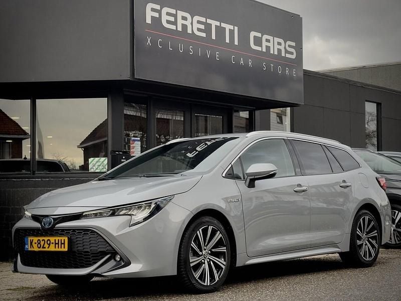Grijs Gebruikt 2021 Toyota Corolla Plus Stationwagen | € 19.900 (Goede deal) - Afbeelding 1/4