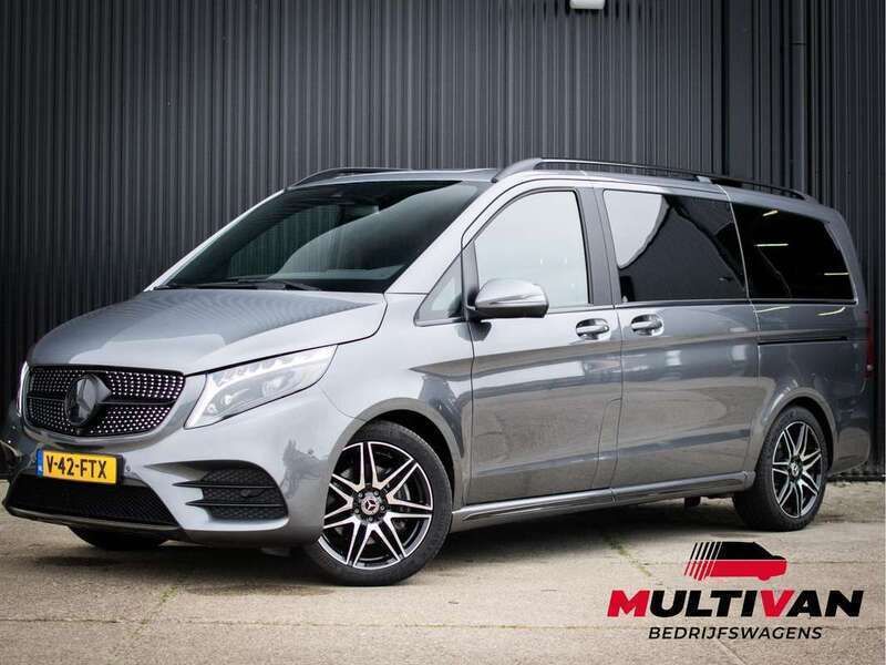 Grijs Gebruikt 2023 Mercedes V250 AMG line MPV | € 66.850 (Iets duurder) - Afbeelding 1/4