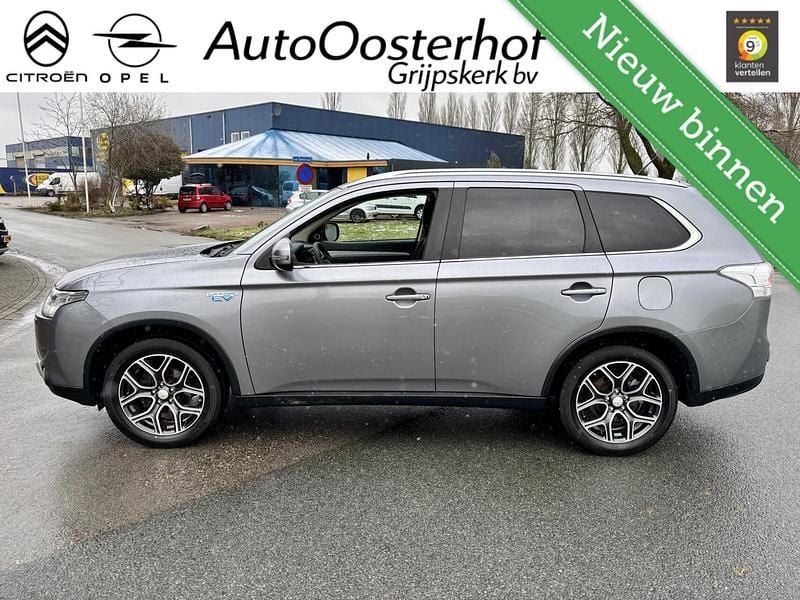 Occasion Mitsubishi Outlander P-HEV Instyle 121 PK (88 kW) 2017 Grijs SUV