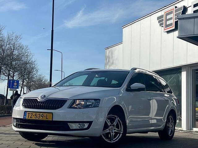 Occasion Skoda Octavia Business Line 105 PK (77 kW) 2014 Wit Stationwagen