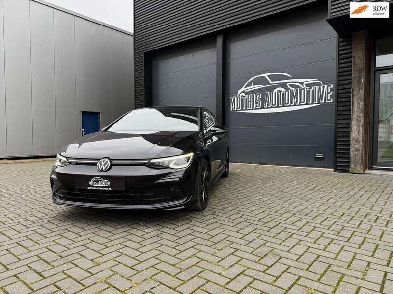 Zwart, metallic lak Gebruikt 2023 VW Golf VIII Business Hatchback | € 29.950 (Goede deal) - Afbeelding 1/4