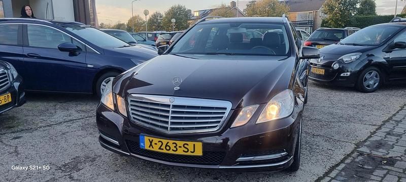 Bruin Gebruikt 2011 Mercedes E200 Business Stationwagen | € 7.999 (Goede deal) - Afbeelding 1/4