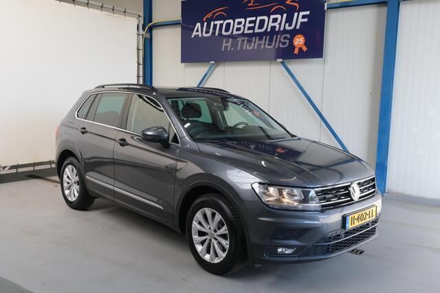Grijs Gebruikt 2020 VW Tiguan Comfortline SUV | € 23.450 (Goede deal) - Afbeelding 1/4