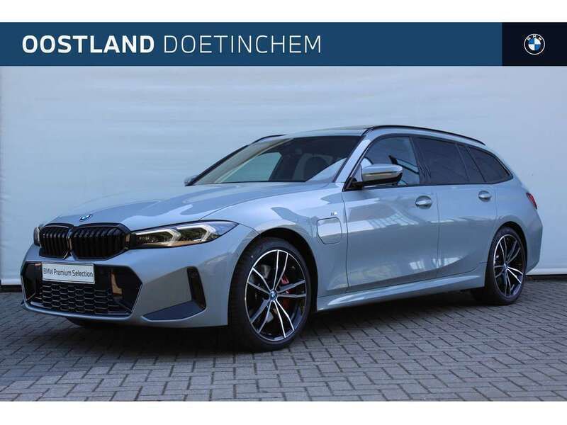 Grijs, metallic lak Gebruikt 2024 BMW 320 Executive Stationwagen | € 45.950 (Duur) - Afbeelding 1/4