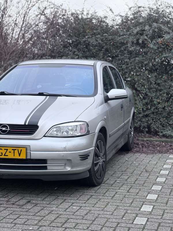 Grijs Gebruikt 2001 Opel Astra Hatchback | € 1.999 (Eerlijke prijs) - Afbeelding 1/4